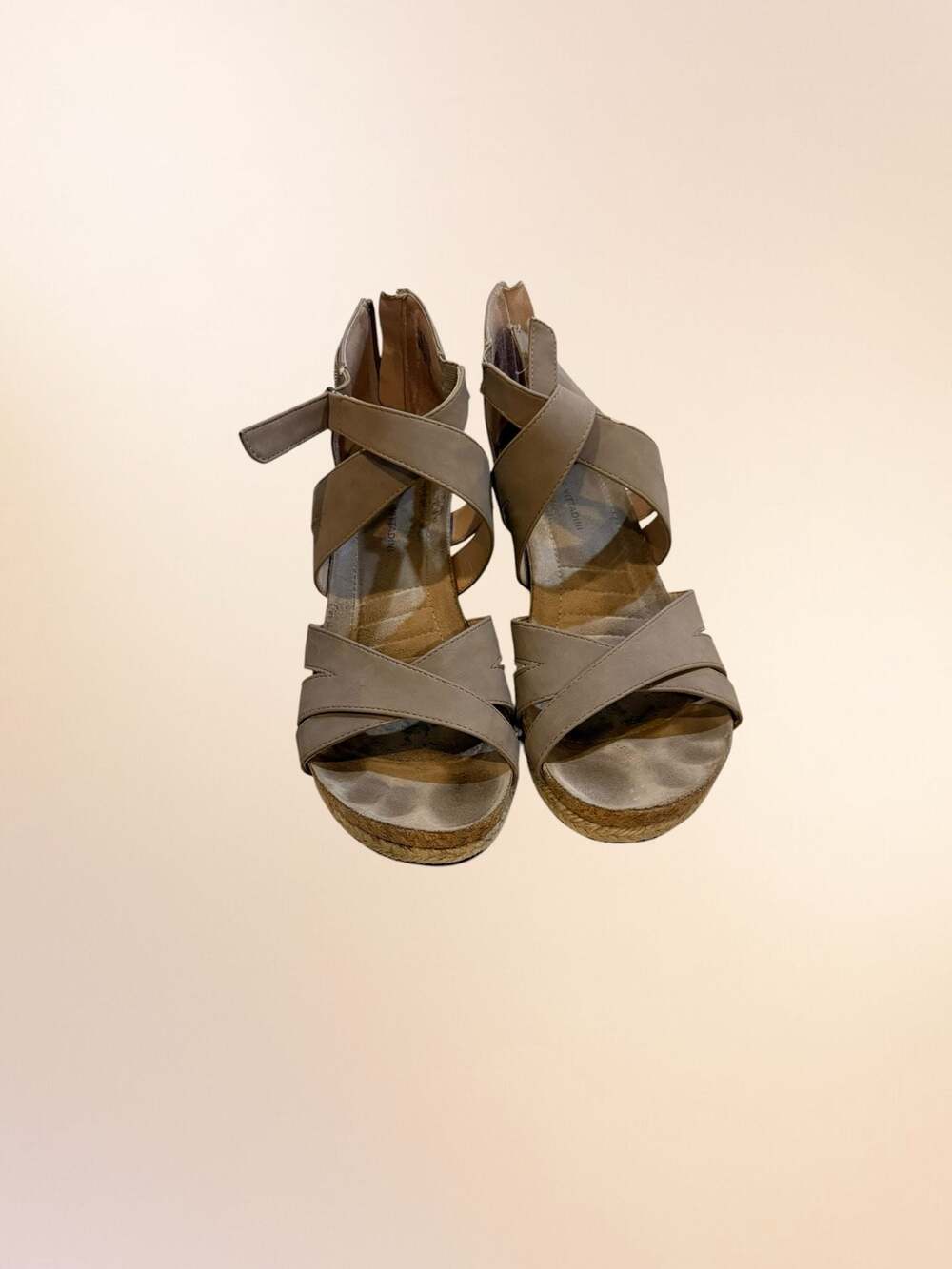 Adrienne Vittadini AV-TIMMY Wedge Sandal Size 10M Taupe Fabric